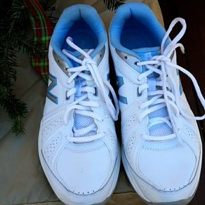 New Balance tennis shoes